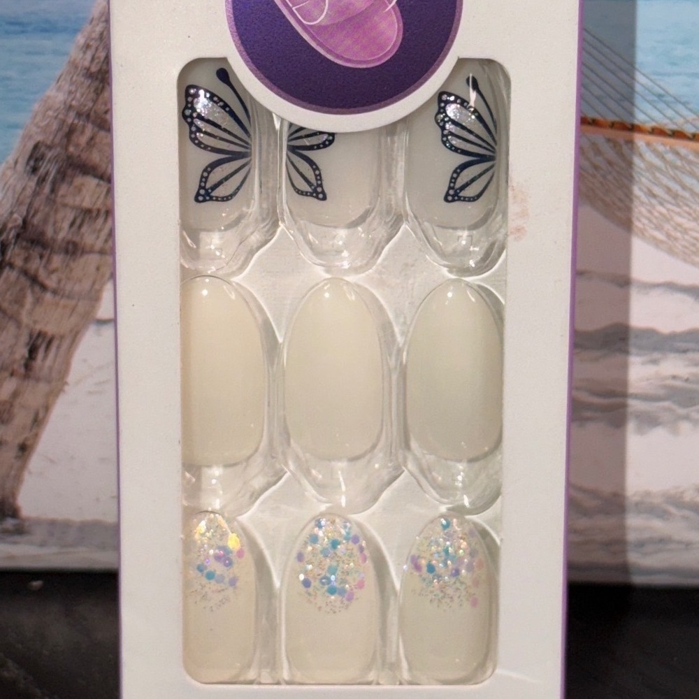 imPRESS Press-On Manicure Beautified Medium Almond White Butterfly 30ct